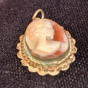 Antique 800 SCALLOPED FRAME SHELL CAMEO PENDANT